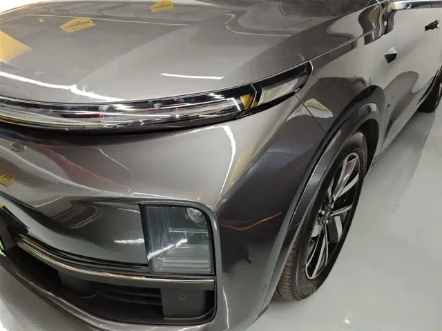 Li Auto L8 — Фото автомобиля 23
