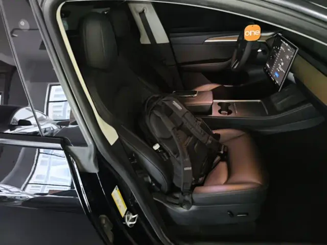 Tesla Model Y — Фото автомобиля 24