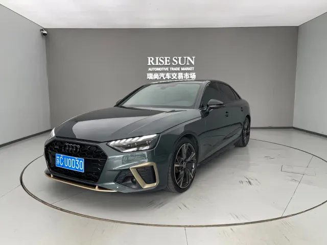 Фотография автомобиля — Audi A4L