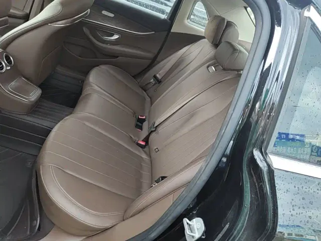 Mercedes-Benz E-Class — Фото автомобиля 16