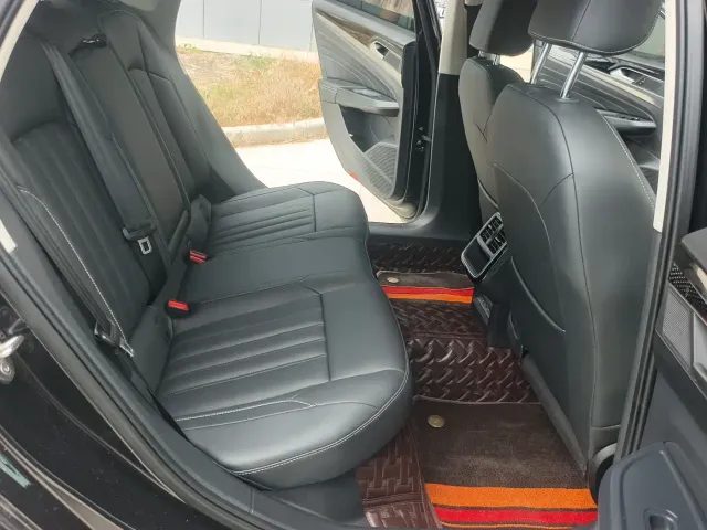 Volkswagen Passat — Фото автомобиля 9