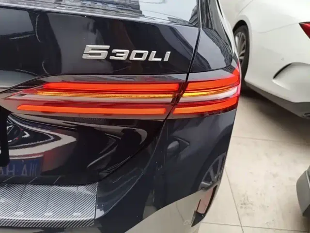 BMW 5 Series — Фото автомобиля 7