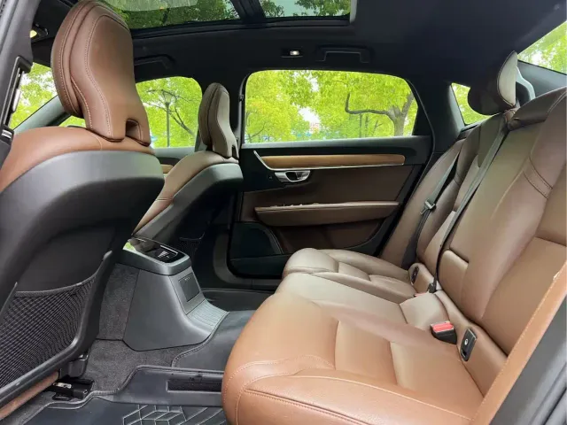 Volvo S90 — Фото автомобиля 11