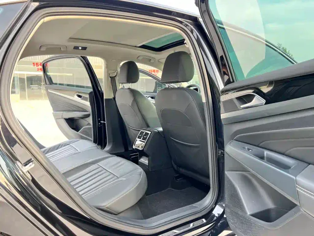 Volkswagen Passat — Фото автомобиля 18