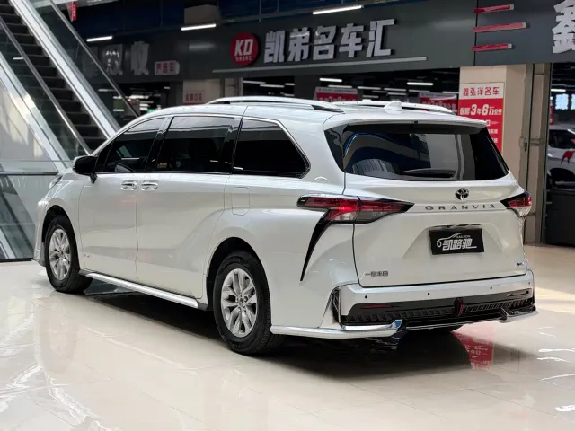Toyota Granvia — Фото автомобиля 17
