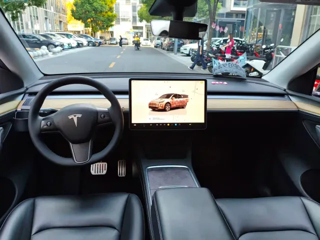 Tesla Model Y — Фото автомобиля 4