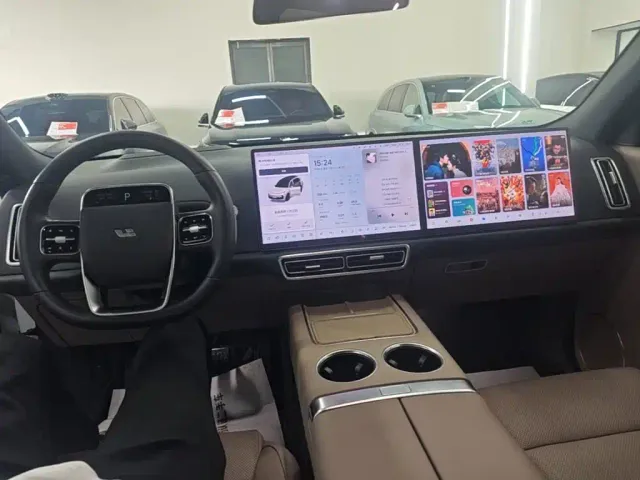Li Auto L8 — Фото автомобиля 9