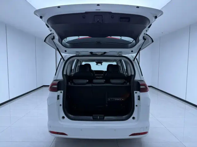 GAC Trumpchi M6 — Фото автомобиля 24