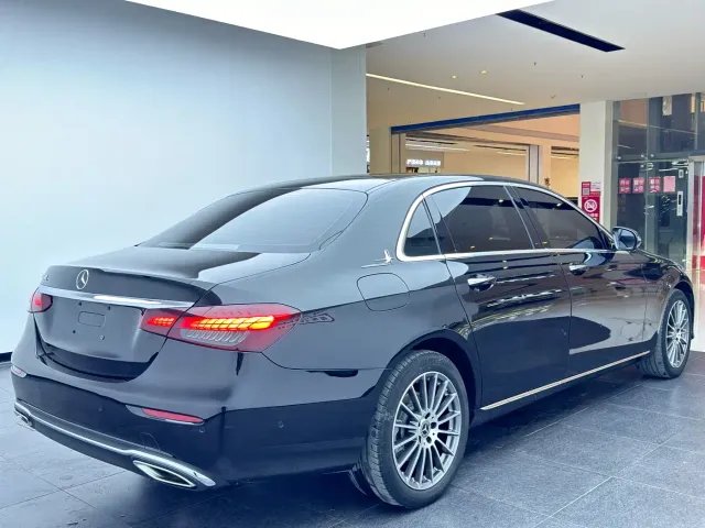 Mercedes-Benz E-Class — Фото автомобиля 14
