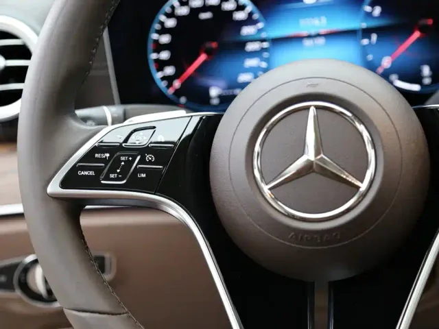 Mercedes-Benz E-Class — Фото автомобиля 16