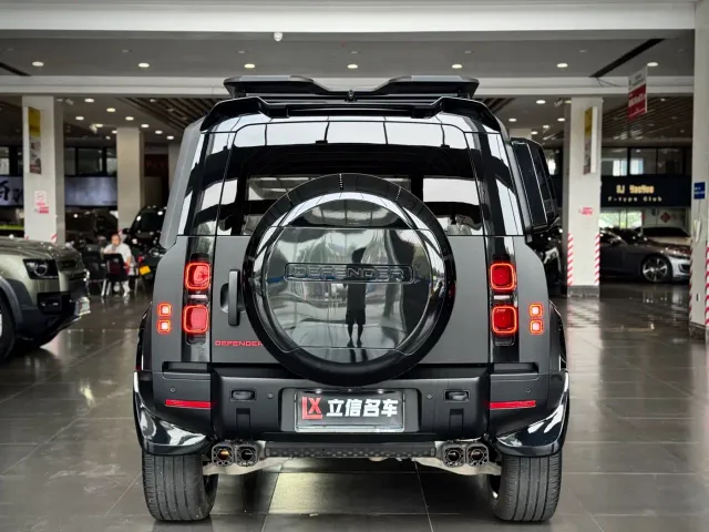 Land Rover Defender — Фото автомобиля 5