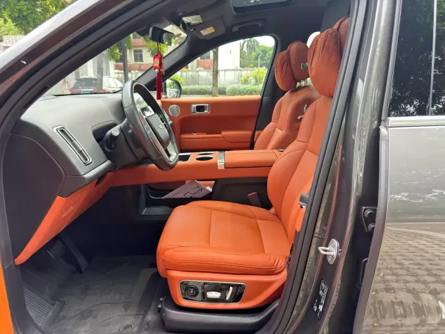 Li Auto L9 — Фото автомобиля 10