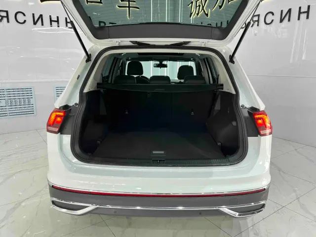 Volkswagen Tiguan L — Фото автомобиля 15