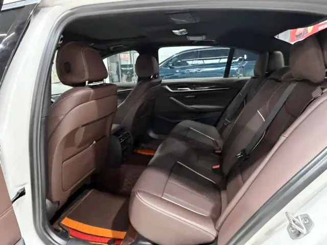 BMW 5 Series — Фото автомобиля 10