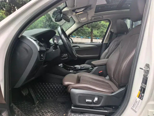 BMW iX3 — Фото автомобиля 6