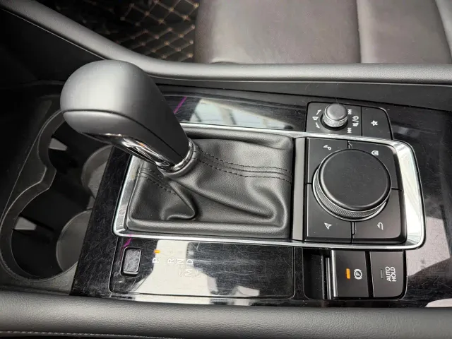 Mazda Axela — Фото автомобиля 17