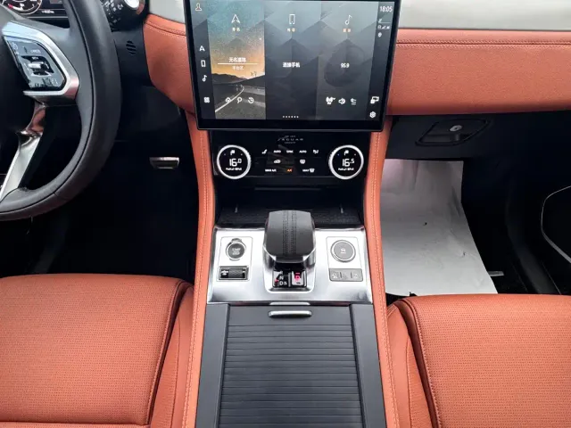Jaguar F-Pace — Фото автомобиля 10