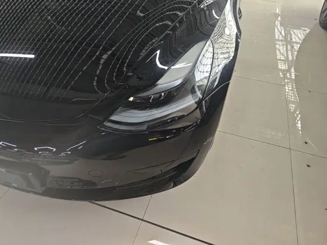 Tesla Model 3 — Фото автомобиля 23