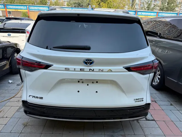 Toyota Sienna — Фото автомобиля 5