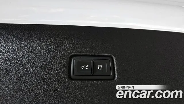 Audi Q8 55 TFSI quattro Premium — Фото автомобиля 18