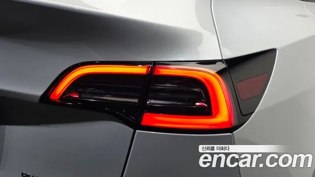 Tesla Model Y — Фото автомобиля 8