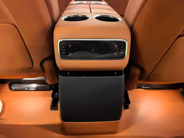 Li Auto L9 — Фото автомобиля 6