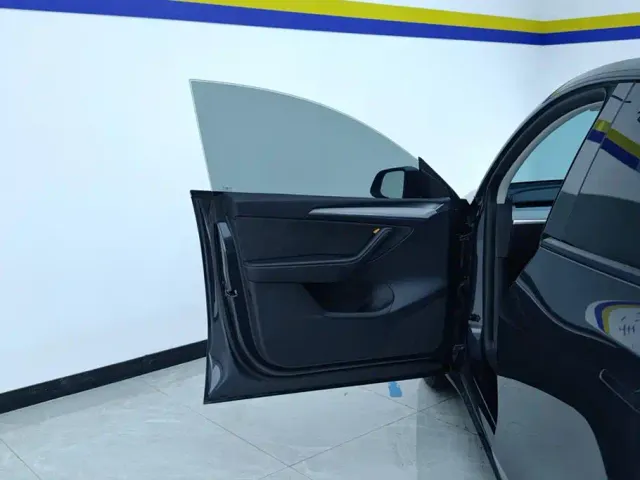 Tesla Model Y — Фото автомобиля 7