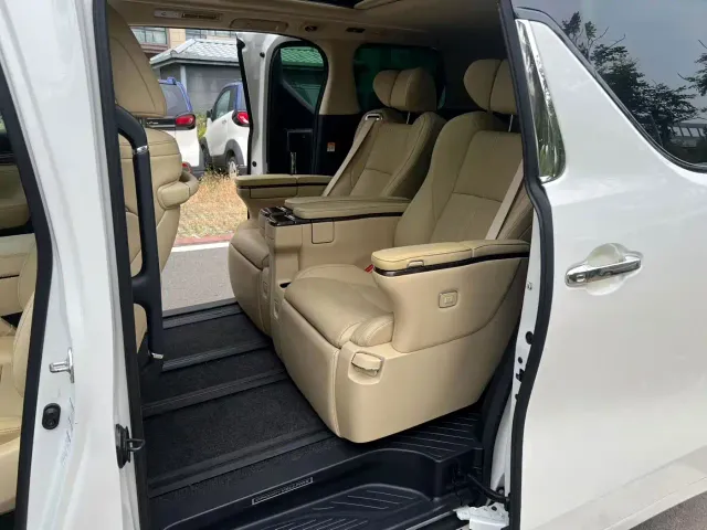 Toyota Vellfire — Фото автомобиля 6