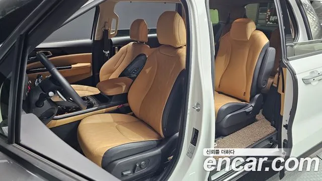 Kia Carnival Generation 4 — Фото автомобиля 10