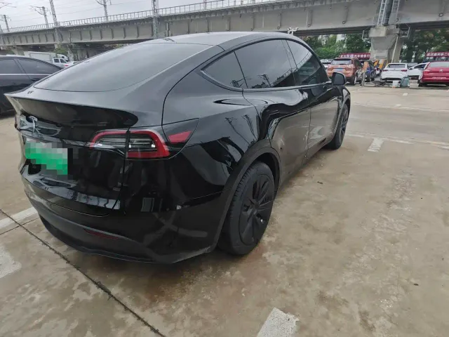 Tesla Model Y — Фото автомобиля 4