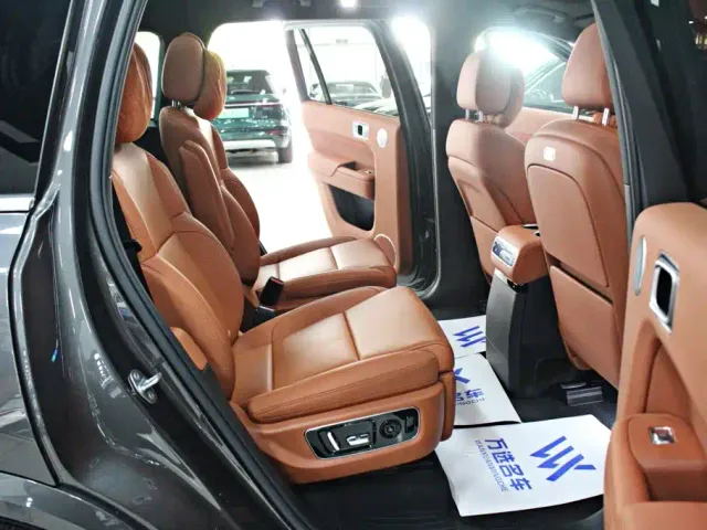 Li Auto L9 — Фото автомобиля 10