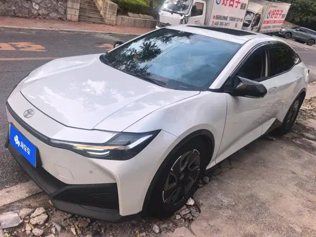 Фотография автомобиля — Toyota bZ3