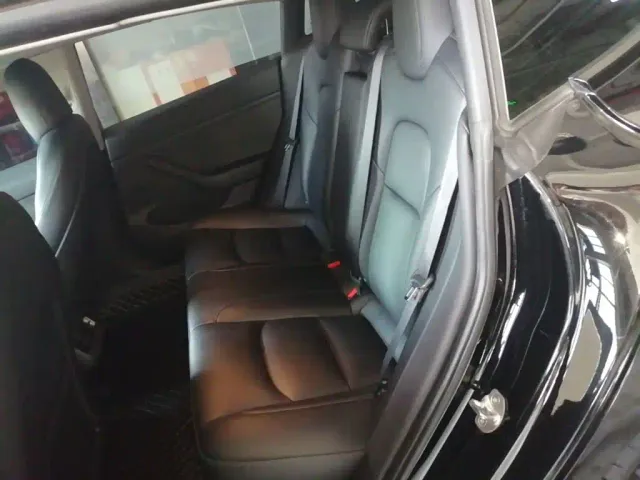 Tesla Model 3 — Фото автомобиля 16