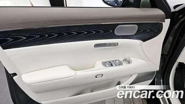 Genesis G90 Бензин 3.5 Turbo e-S/C AWD LWB — Фото автомобиля 22
