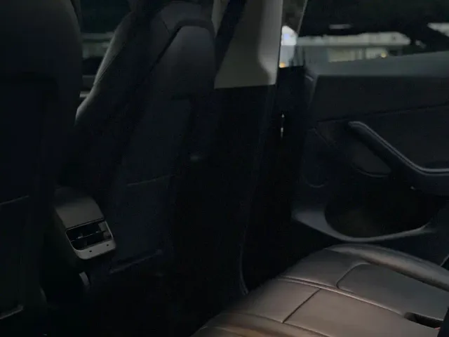 Tesla Model Y — Фото автомобиля 5