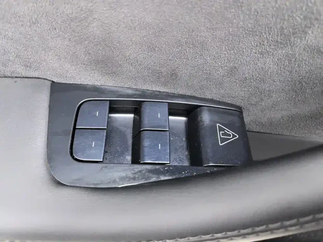 Tesla Model Y — Фото автомобиля 9