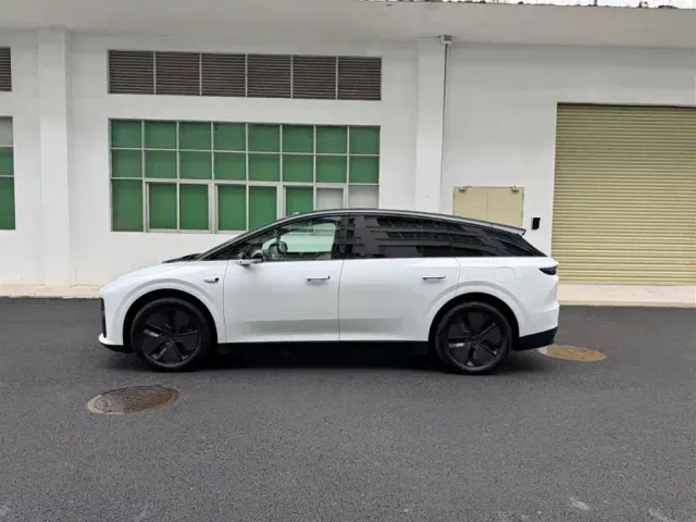 Li Auto i6 — Фото автомобиля 9