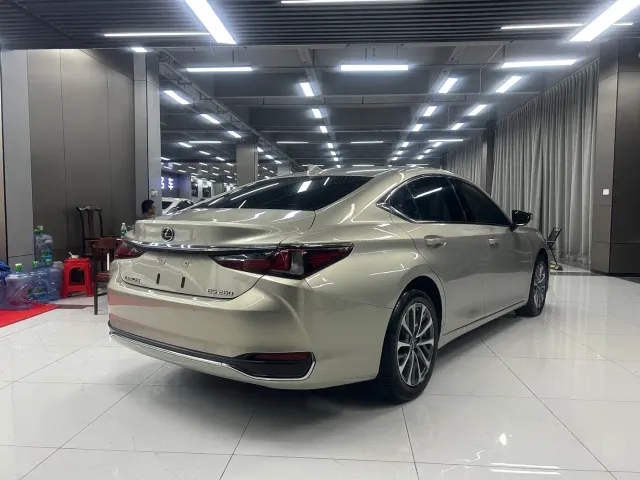 Lexus ES — Фото автомобиля 9