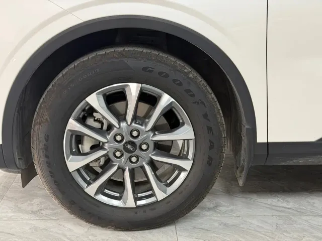 Ford Edge — Фото автомобиля 5