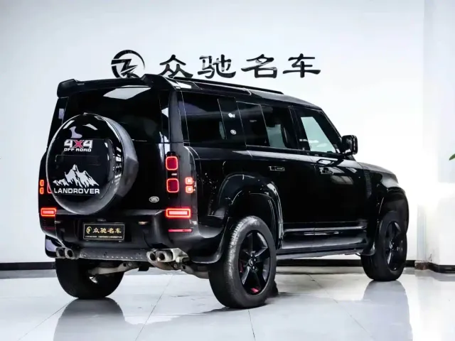 Land Rover Defender — Фото автомобиля 10