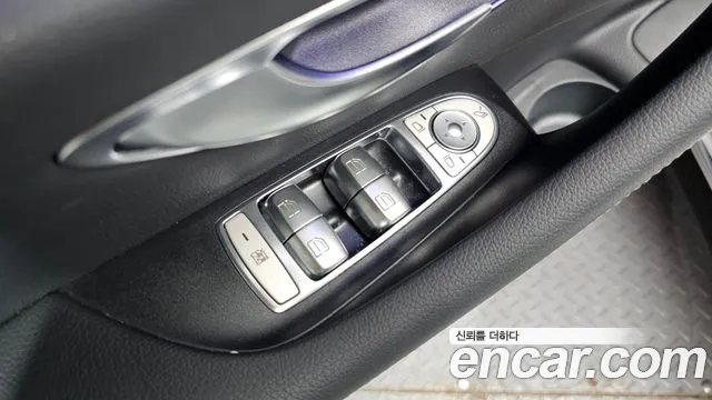 Mercedes-Benz E-Class — Фото автомобиля 24