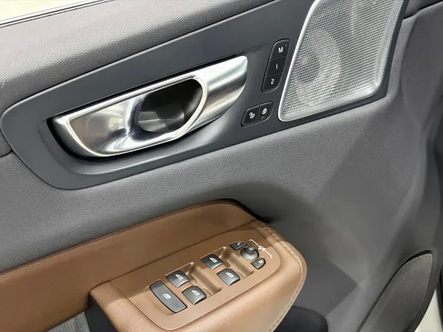 Volvo XC60 — Фото автомобиля 15