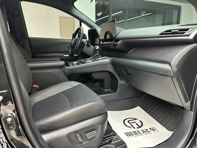 Toyota Sienna — Фото автомобиля 17