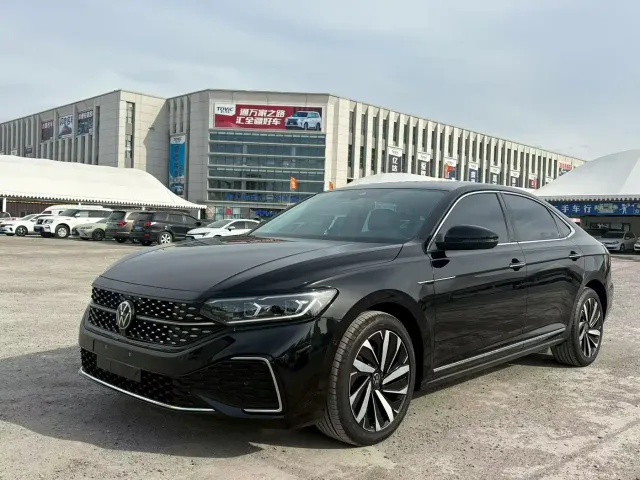 Volkswagen Passat — Фото автомобиля 3