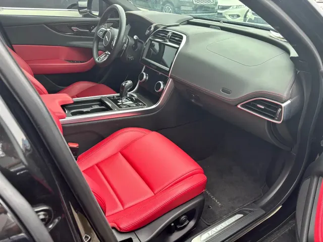 Jaguar Jaguar XEL 2024 Model 2.0T 250PS R-DYNAMIC S Gloss Black Sport Edition — Фото автомобиля 4