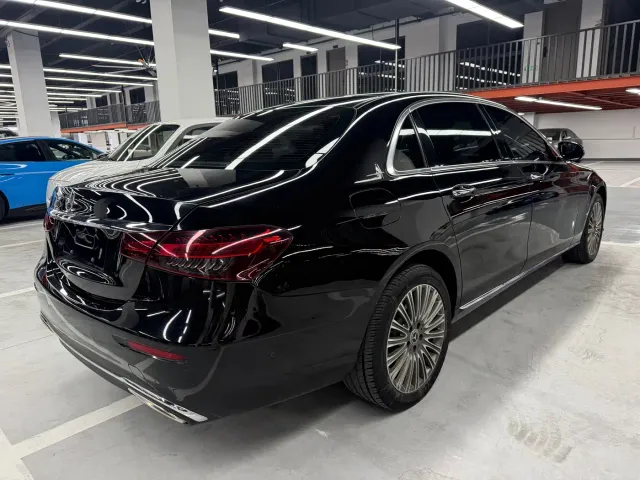 Mercedes-Benz E-Class — Фото автомобиля 17