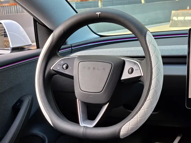 Tesla Model 3 — Фото автомобиля 11