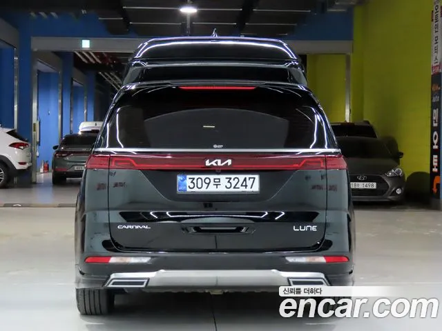 Kia Carnival Generation 4 — Фото автомобиля 3