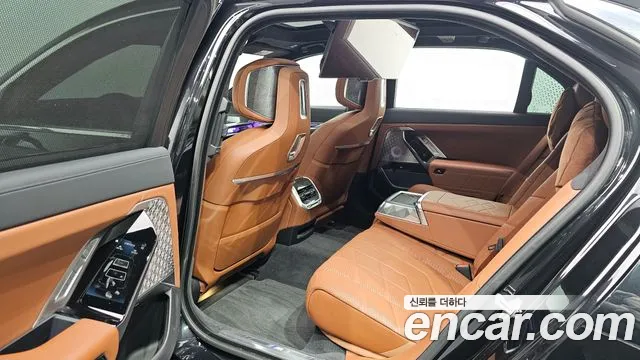BMW i7 G70 — Фото автомобиля 18
