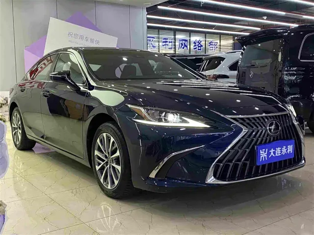 Lexus ES — Фото автомобиля 3